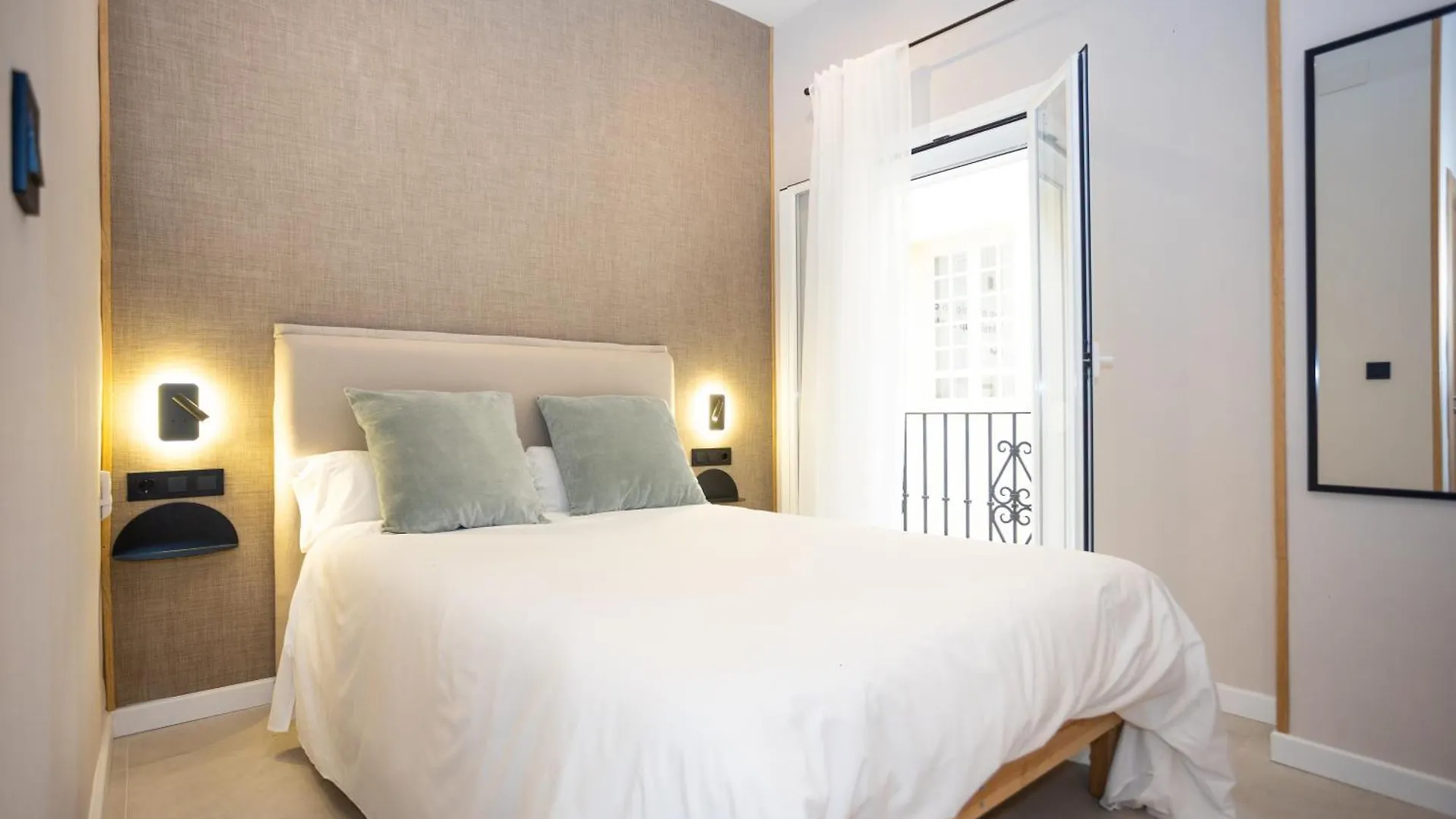 Chinitas Urban Rooms Malaga