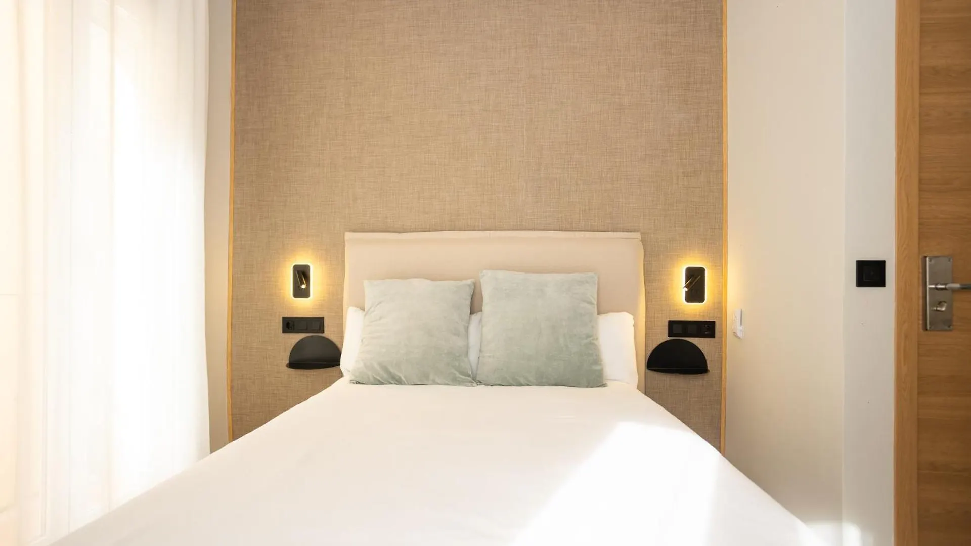 Chinitas Urban Rooms Malaga Hostel