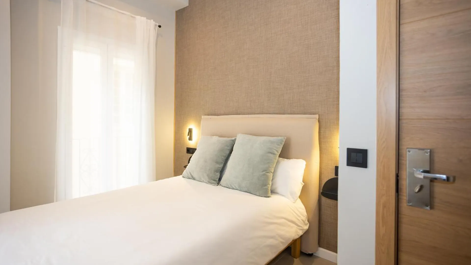 Chinitas Urban Rooms Malaga Hostel